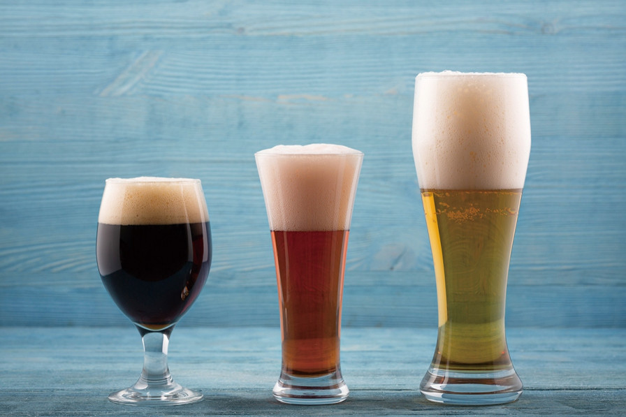 地ビールは味や香りだけではなく、色もさまざまです。
