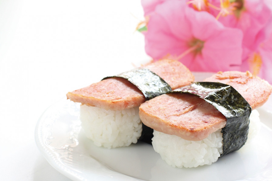 ハワイの名物スパムむすびの種類も豊富