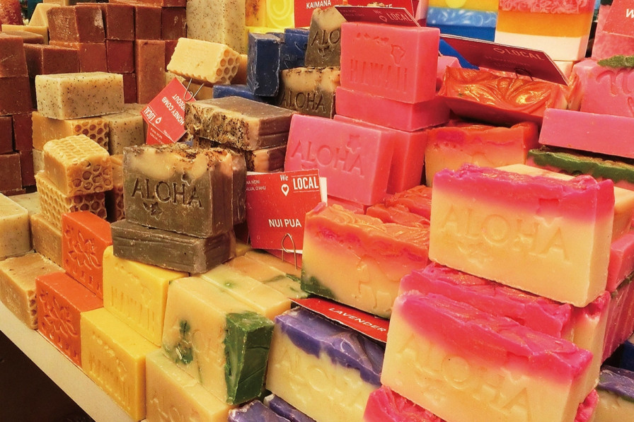 ALOHAと刻まれているオーガニックの石鹸